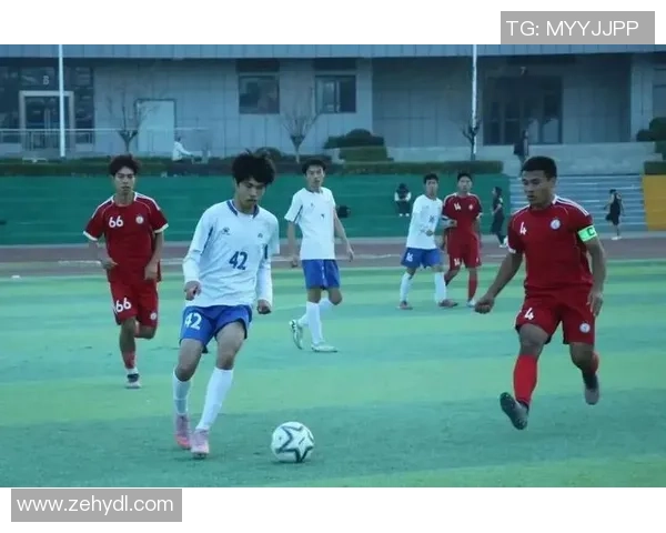 青春激荡小足球赛展现团队精神与拼搏热情